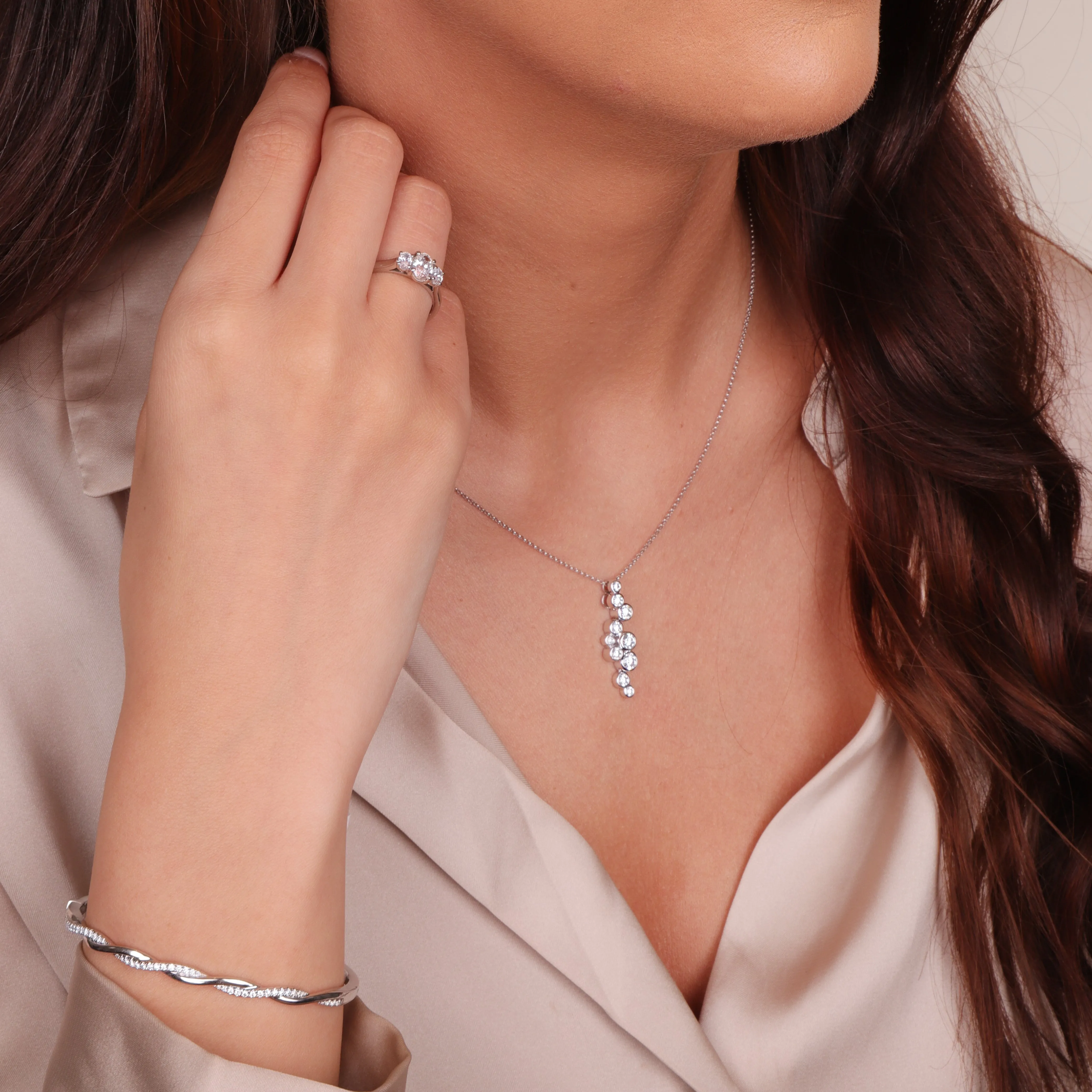 18ct White 1.02 Diamond 10st Bubble Pendant & Chain
