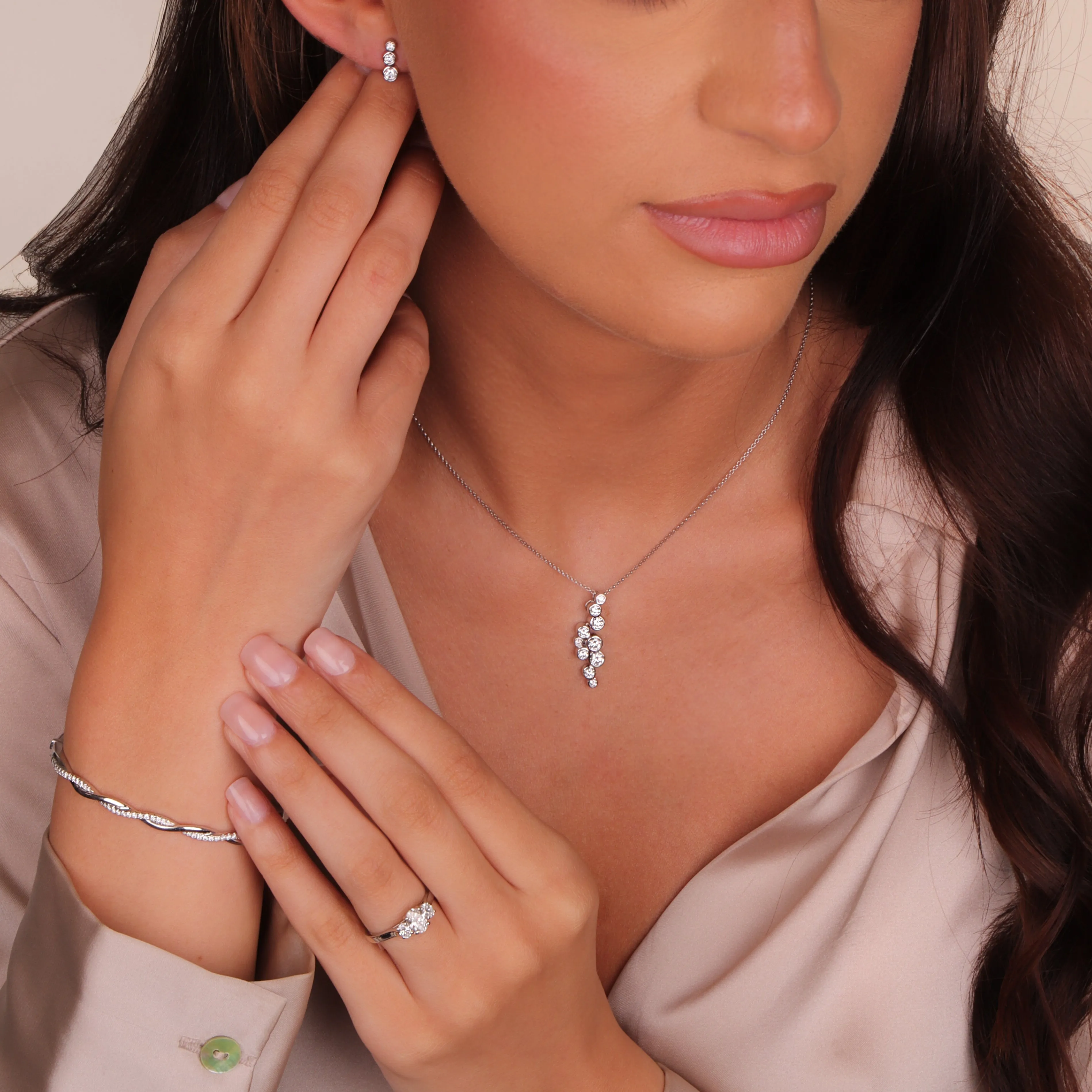 18ct White 1.02 Diamond 10st Bubble Pendant & Chain