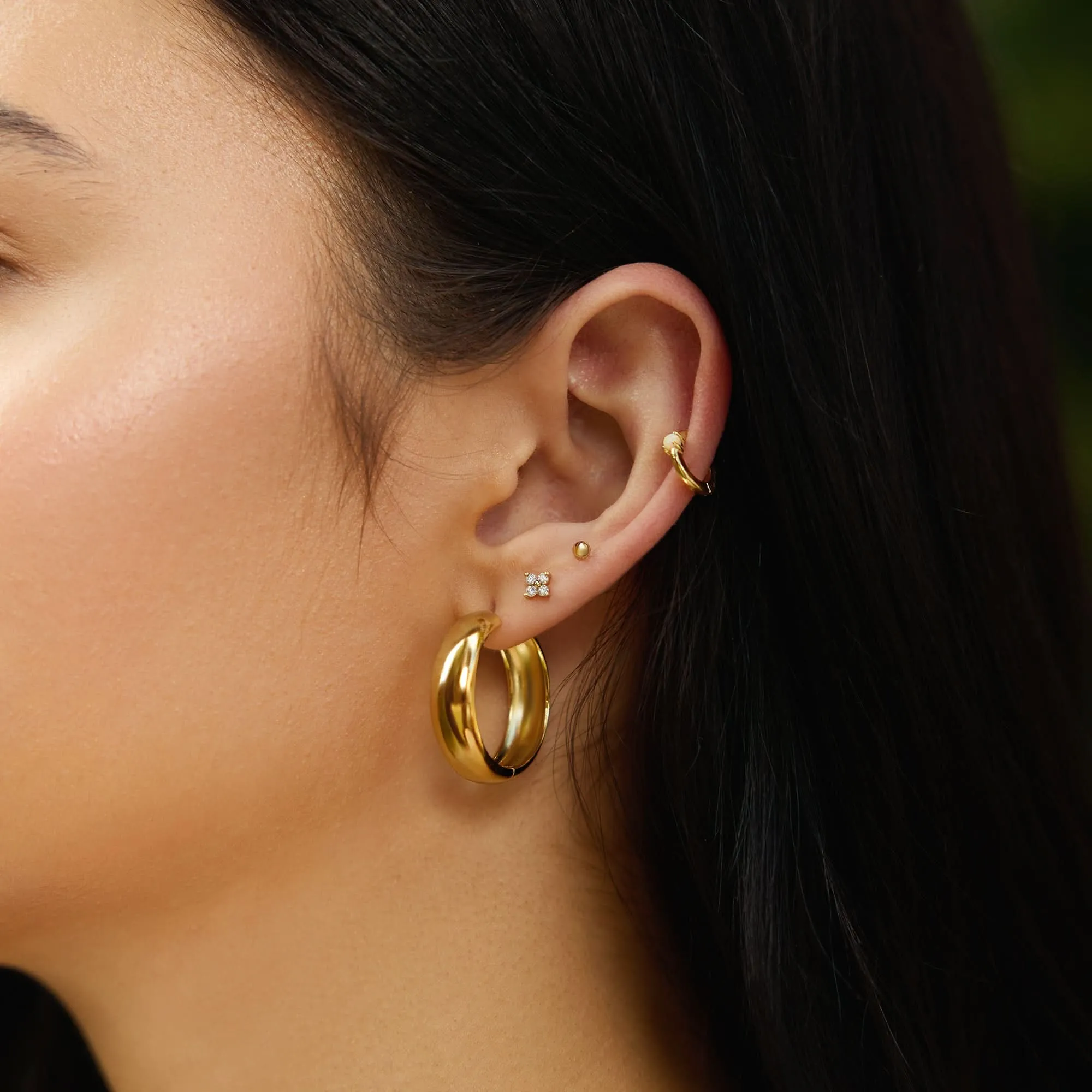 Gold Four-Petal Stud Earrings E064-01G