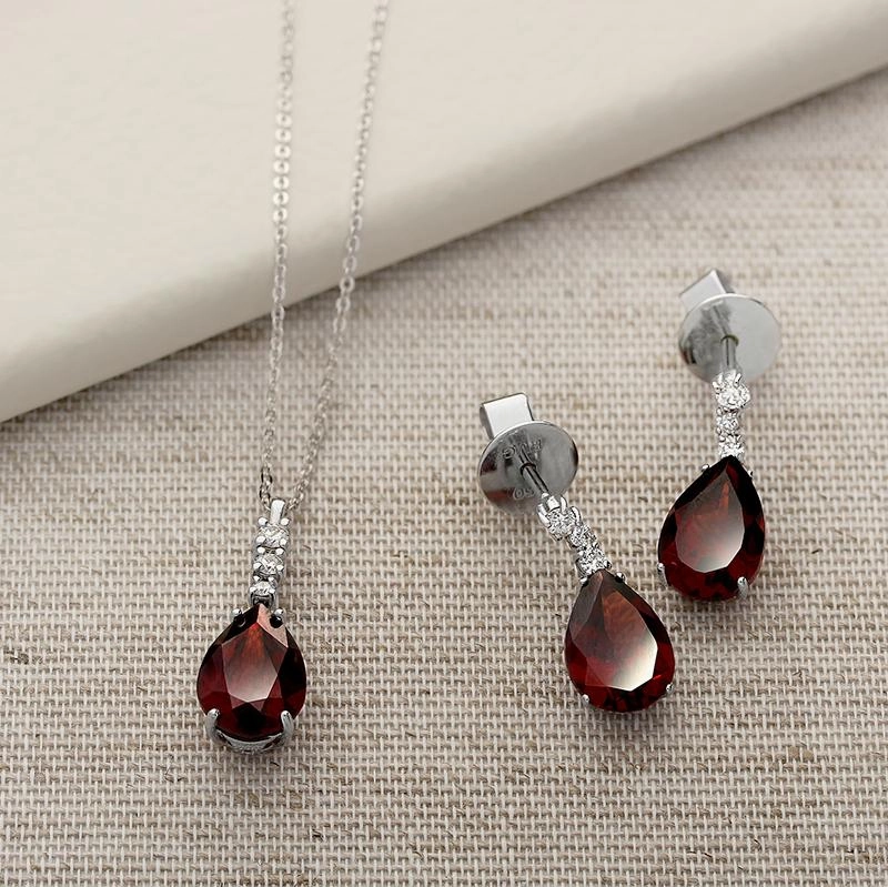 Ponte Vecchio Signoria 18ct White Gold 2.40ct Garnet Diamond Pear Cut Necklace D